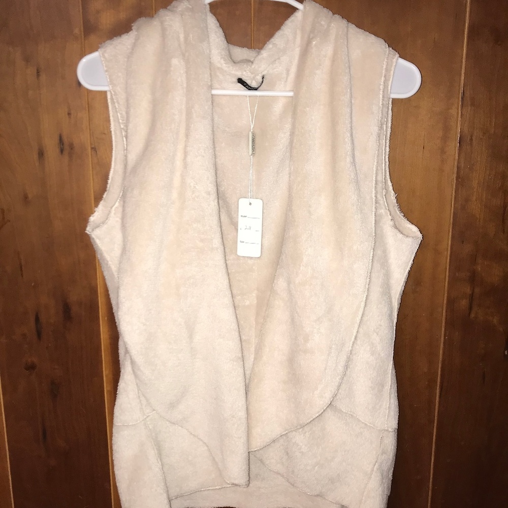 BRAND NEW Soft cream vest for the winter!